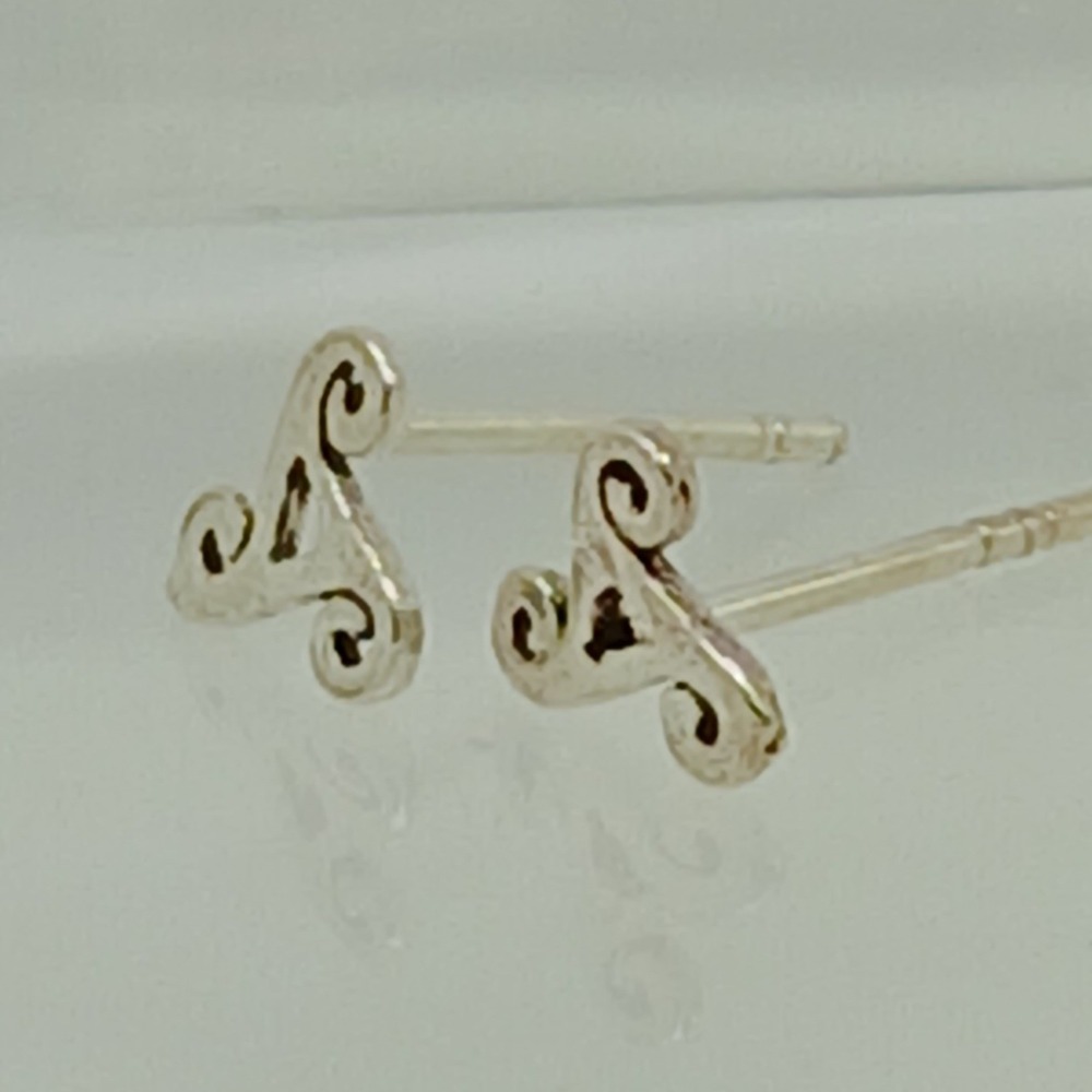 Sterling Silver Celtic Triskelion Stud Earrings Triple Spiral Triskele Vintage - Picture 7 of 16
